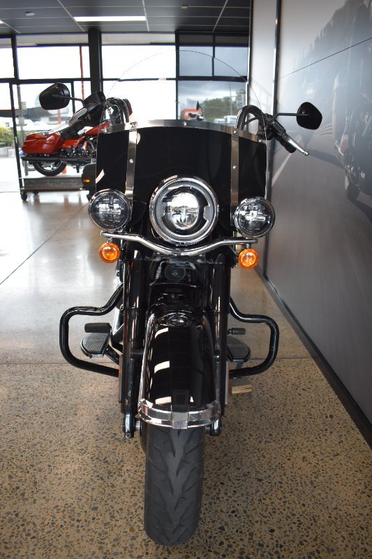 2018 Harley-davidson FLHC HERITAGE SOFTAIL CLASSIC VIVID BLACK