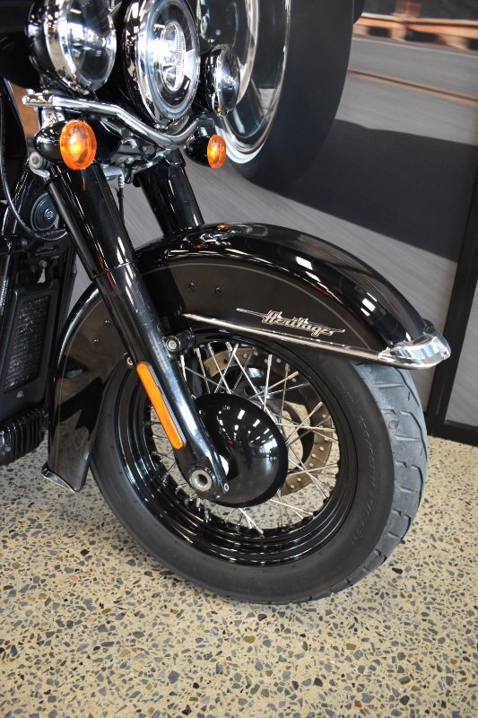 2018 Harley-davidson FLHC HERITAGE SOFTAIL CLASSIC VIVID BLACK