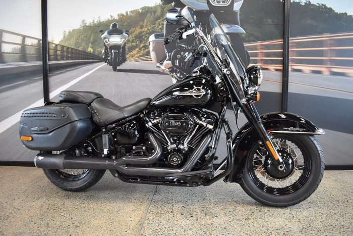 2018 Harley-davidson FLHC HERITAGE SOFTAIL CLASSIC VIVID BLACK