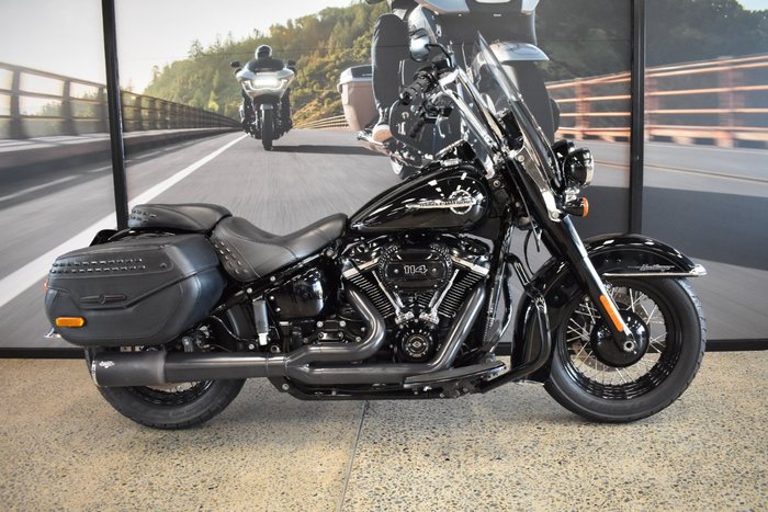 2018 Harley-davidson FLHC HERITAGE SOFTAIL CLASSIC VIVID BLACK