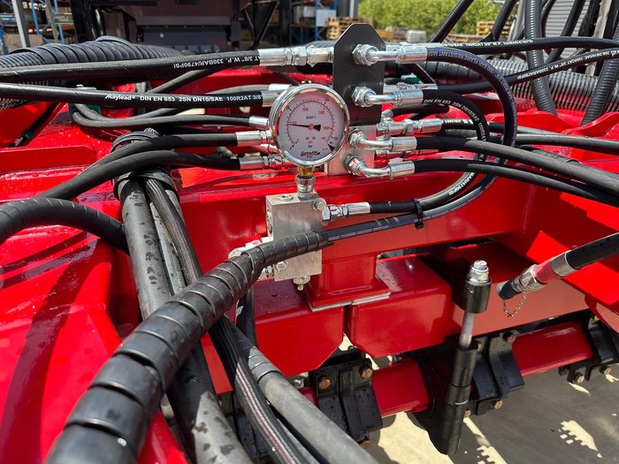 0 SERAFIN ECOSOW SINGLE DISC NARROWFOLD SEEDER WITH BALDAN UNITS USED RED