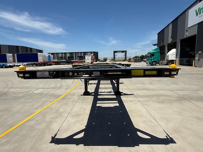 2025 CIMC 40' 3 Way Skeletal Semi Trailer