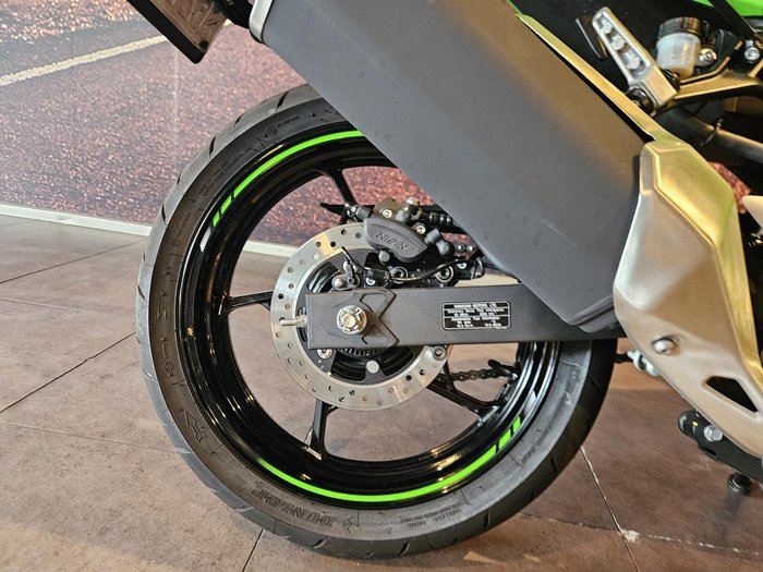 2025 Kawasaki Ninja 500 SE KRT Edition (EX500J) Ninja Green