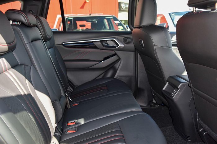 2025 Isuzu MU-X X-TERRAIN