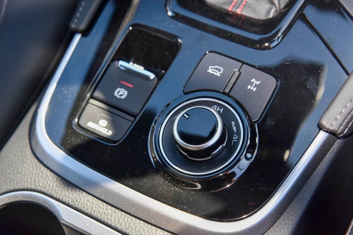 2025 Isuzu MU-X X-TERRAIN