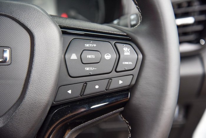 2025 Isuzu D-MAX BLADE