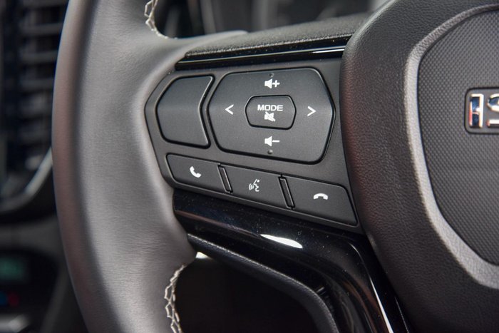 2025 Isuzu D-MAX BLADE