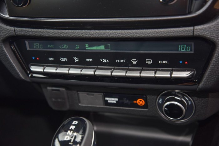 2025 Isuzu D-MAX BLADE