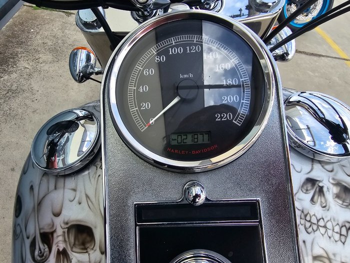 2011 HARLEY-DAVIDSON FLSTF FAT BOY Silver