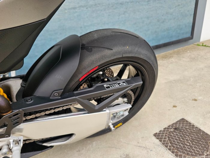 2021 APRILIA RSV4 RR GREY