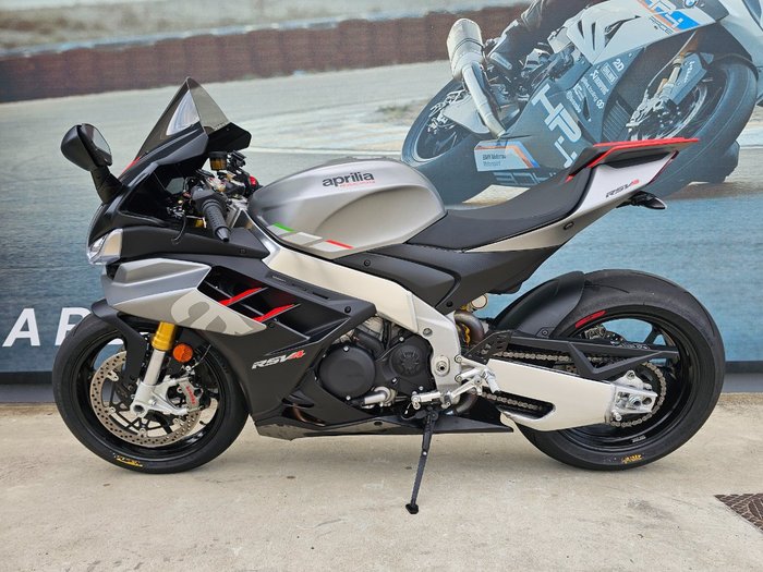 2021 APRILIA RSV4 RR GREY