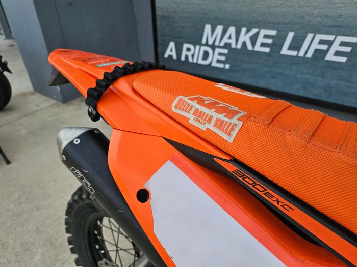 2025 Ktm 300 EXC CHAMPIONS EDITION Orange