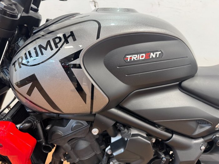 2022 Triumph TRIDENT 660 SILVER