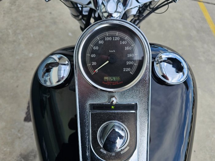 2006 HARLEY-DAVIDSON FXSTI SOFTAIL Black