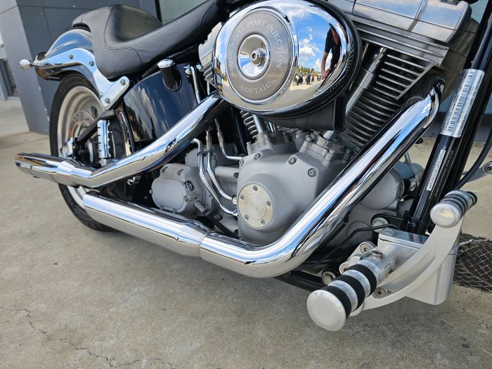 2006 HARLEY-DAVIDSON FXSTI SOFTAIL Black