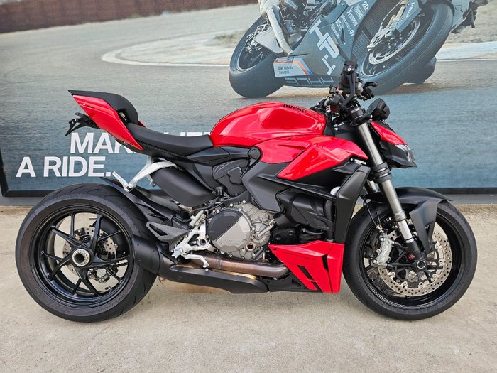 2022 DUCATI STREETFIGHTER V2 Red
