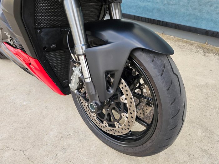 2022 DUCATI STREETFIGHTER V2 Red