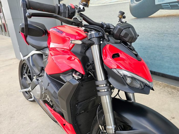 2022 DUCATI STREETFIGHTER V2 Red