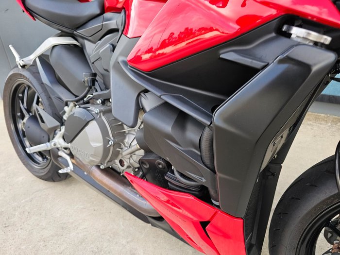 2022 DUCATI STREETFIGHTER V2 Red