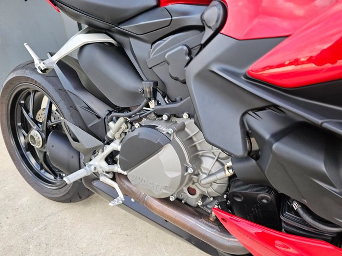 2022 DUCATI STREETFIGHTER V2 Red