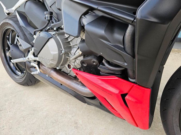 2022 DUCATI STREETFIGHTER V2 Red