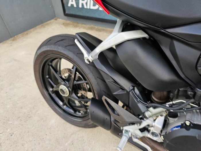 2022 DUCATI STREETFIGHTER V2 Red