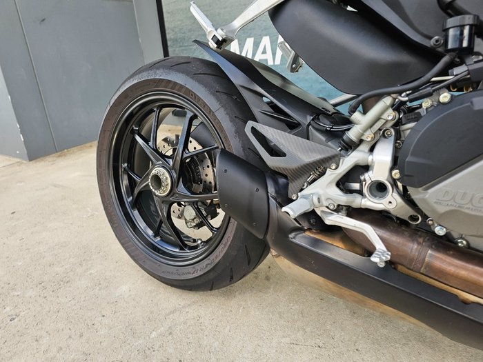 2022 DUCATI STREETFIGHTER V2 Red