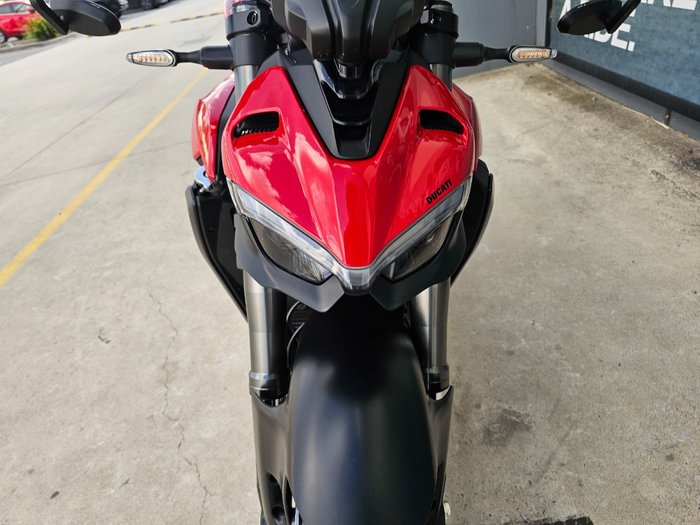 2022 DUCATI STREETFIGHTER V2 Red
