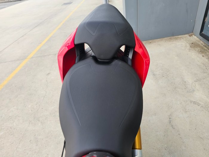 2022 DUCATI STREETFIGHTER V2 Red