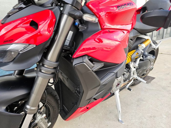 2022 DUCATI STREETFIGHTER V2 Red