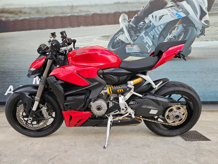 2022 DUCATI STREETFIGHTER V2 Red