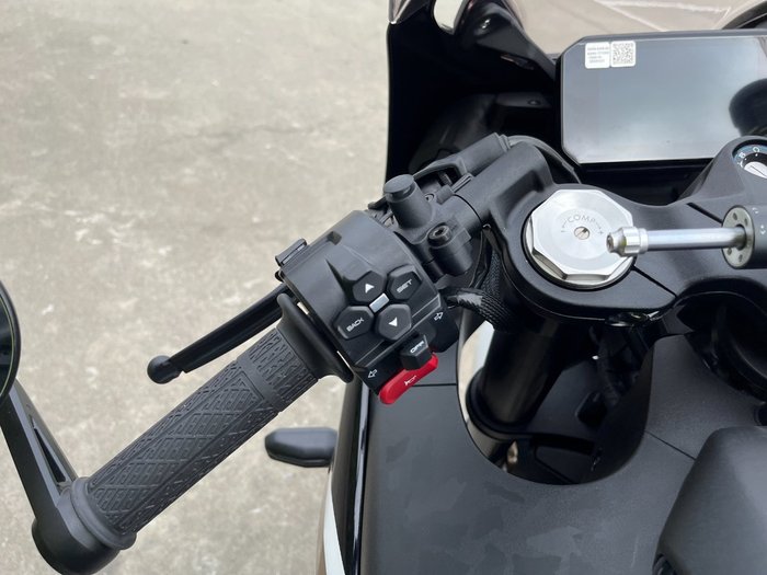 2025 CFMOTO 2025 CF MOTO 500CC 500SR VOOM ABS NEBULA WHITE