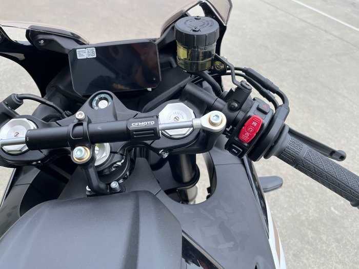 2025 CFMOTO 2025 CF MOTO 500CC 500SR VOOM ABS NEBULA WHITE