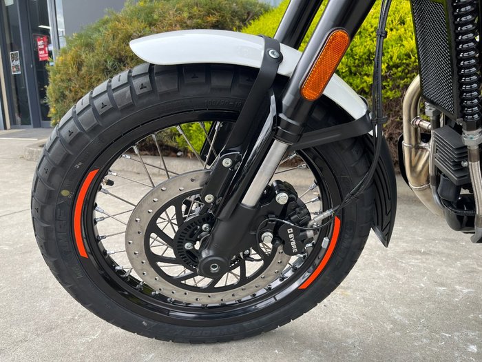 2025 Royal Enfield 2025 650CC INTERCEPTOR BEAR 650 Road White