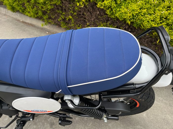 2025 Royal Enfield 2025 650CC INTERCEPTOR BEAR 650 Road White