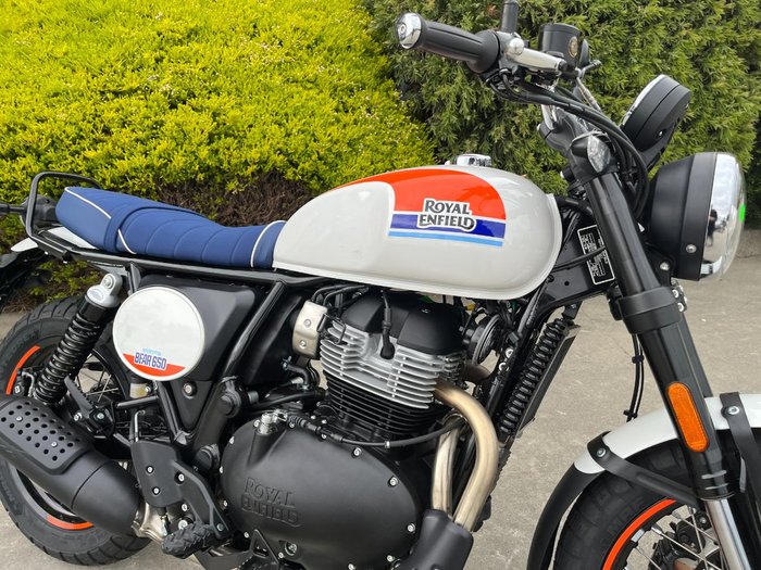 2025 Royal Enfield 2025 650CC INTERCEPTOR BEAR 650 Road White