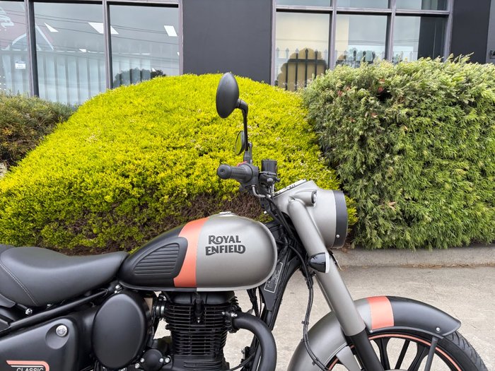 2025 Royal Enfield CLASSIC 350 DARK Grey