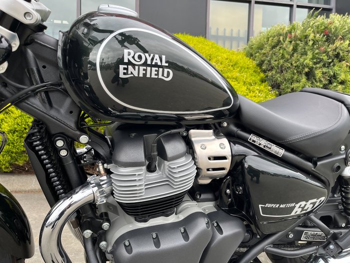 2025 Royal Enfield SUPER METEOR 650 Interstella Green