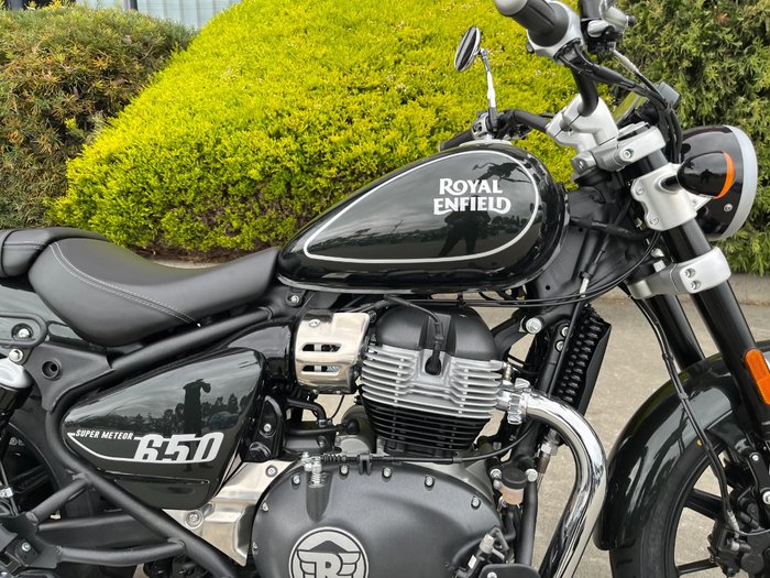 2025 Royal Enfield SUPER METEOR 650 Interstella Green