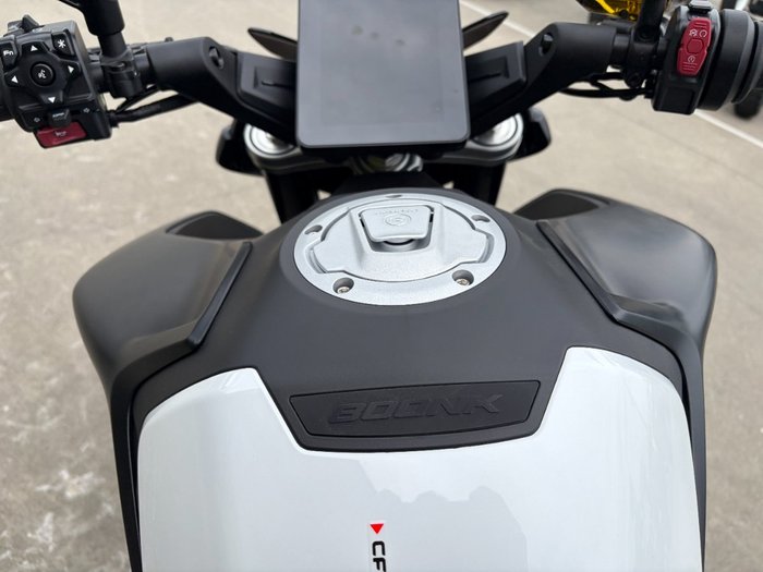 2024 CFMOTO NK ADVANCE Black