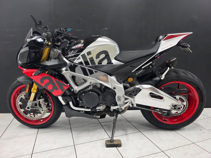 2019 APRILIA TUONO V4 FACTORY Black
