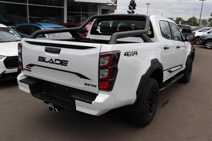 2025 Isuzu D-MAX BLADE