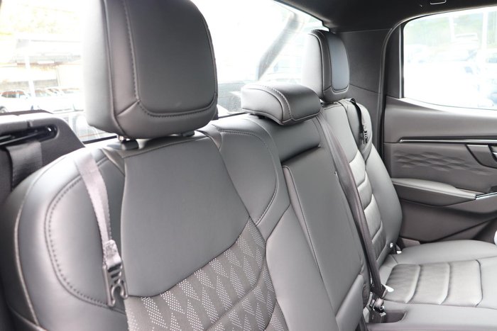 2025 Isuzu D-MAX BLADE