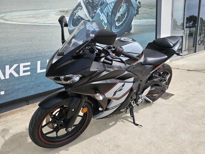 2018 Yamaha YZF-R3 Black