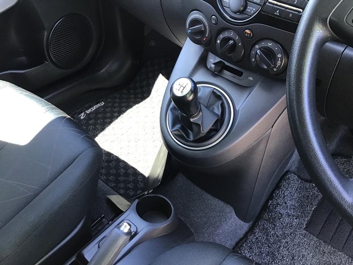 2013 Mazda 2 Neo Sport