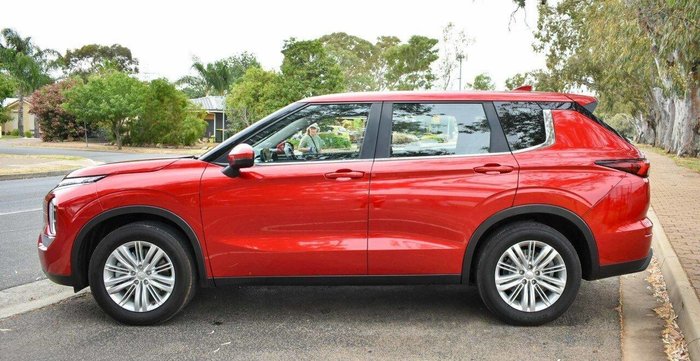 2022 Mitsubishi Outlander ES