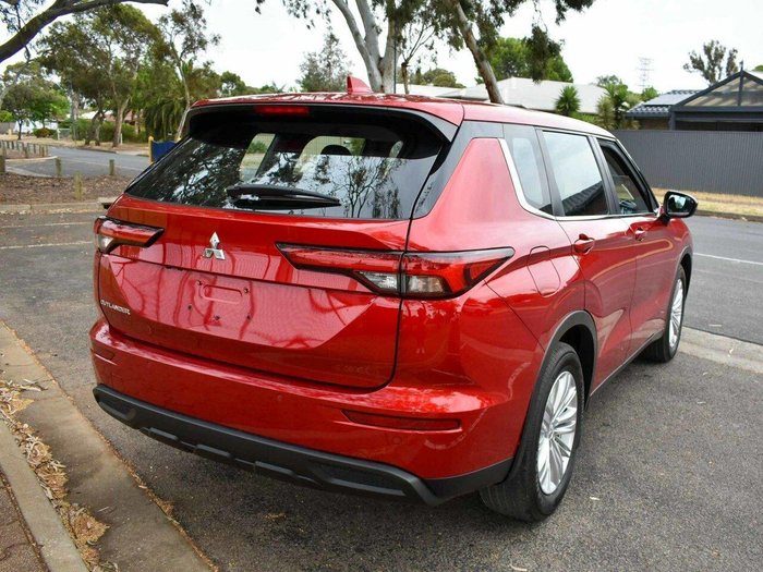 2022 Mitsubishi Outlander ES