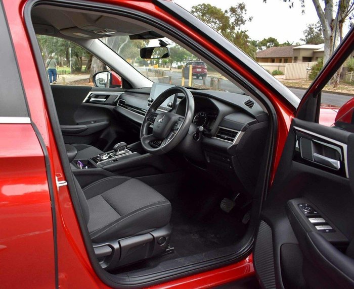 2022 Mitsubishi Outlander ES