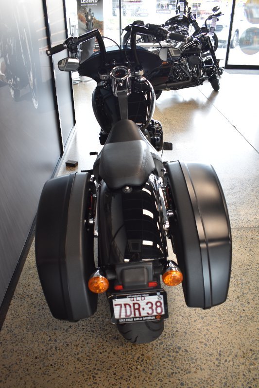 2021 Harley-davidson FLSB SPORT GLIDE VIVID BLACK