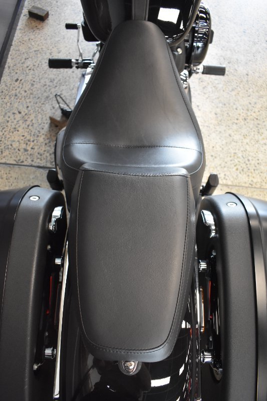 2021 Harley-davidson FLSB SPORT GLIDE VIVID BLACK